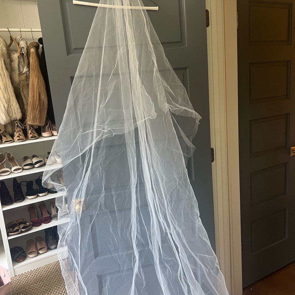 Cathedral length Augusta Jones plain white wedding veil - Picture 4 of 9